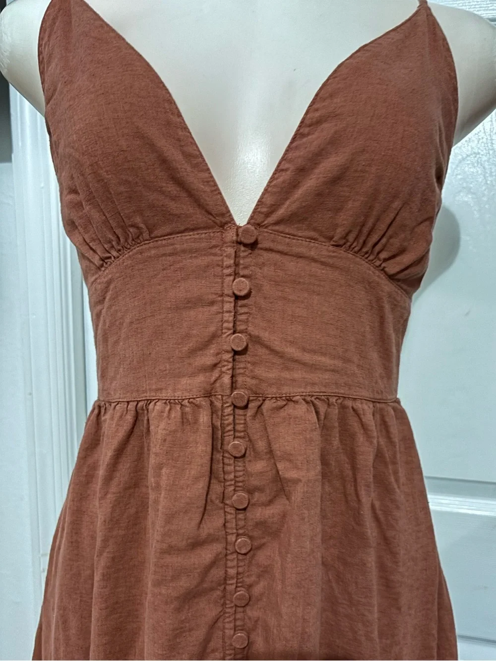 Abercrombie & Fitch Rust Tiered Deep V Maxi Dress - Picture 5 of 10